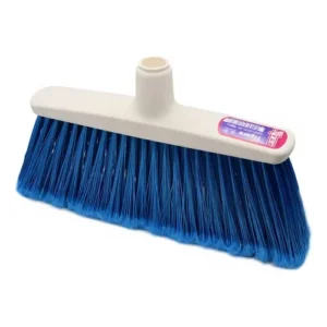 ESCOBAS DE PLASTICO 5/6 HILERAS CON CABO
